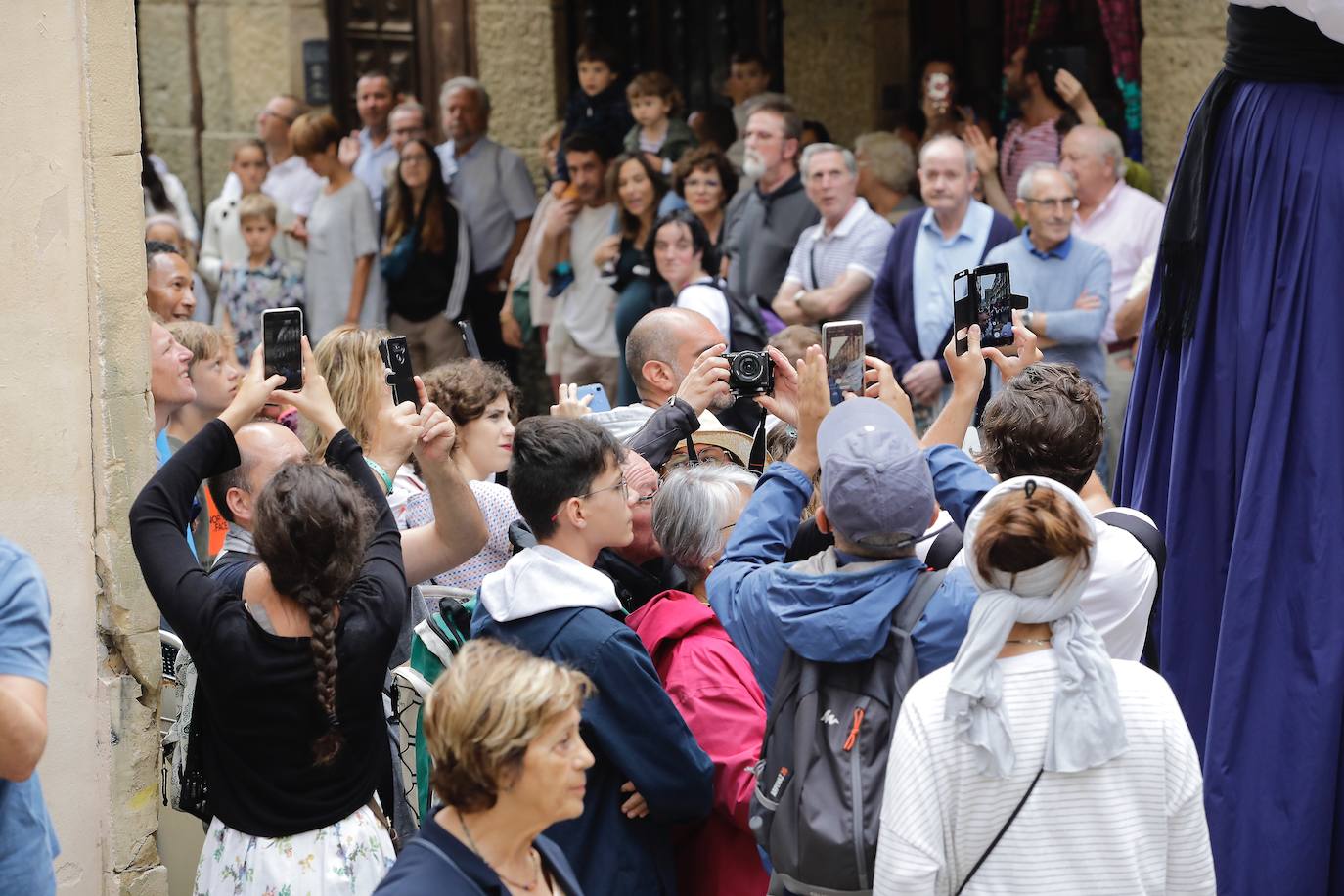 Fotos: Los gigantes de Irun se «hermanan» con los de Donostia