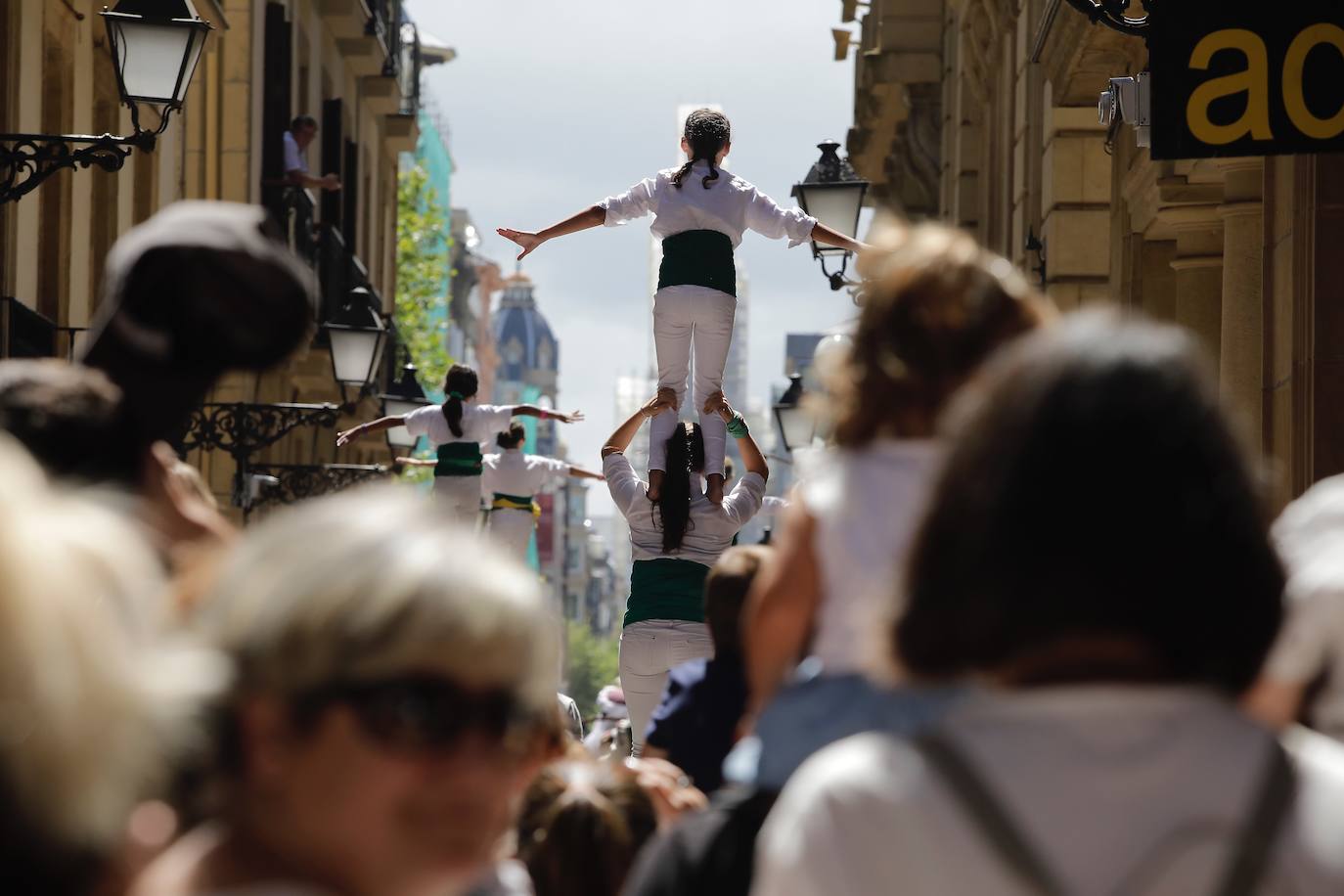 Fotos: Los gigantes de Irun se «hermanan» con los de Donostia