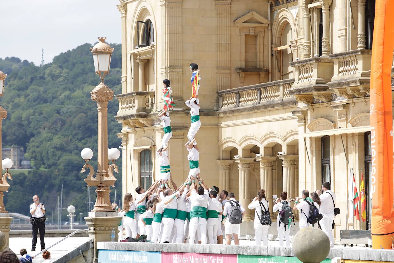 Fotos: Los gigantes de Irun se «hermanan» con los de Donostia