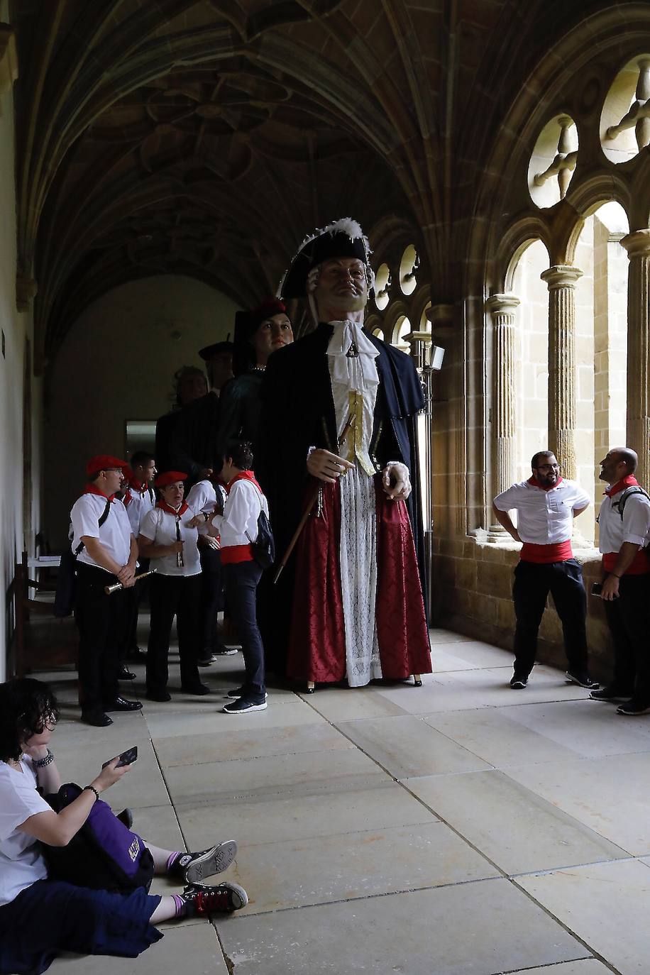 Fotos: Los gigantes de Irun se «hermanan» con los de Donostia