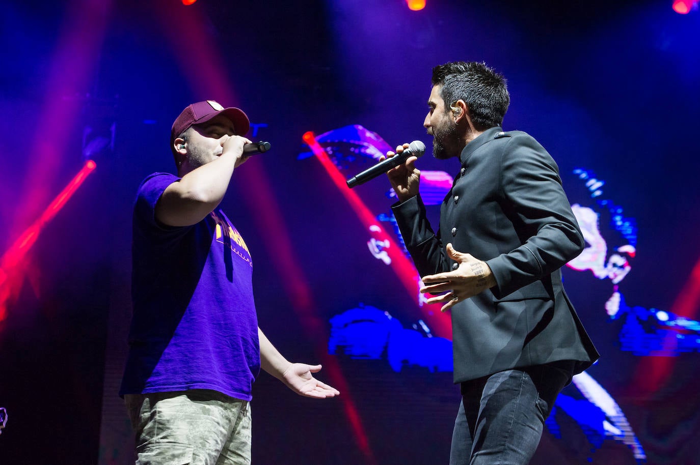 Fotos: Alex Ubago arrasa en Sagües