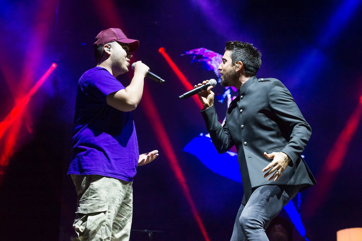 Fotos: Alex Ubago arrasa en Sagües