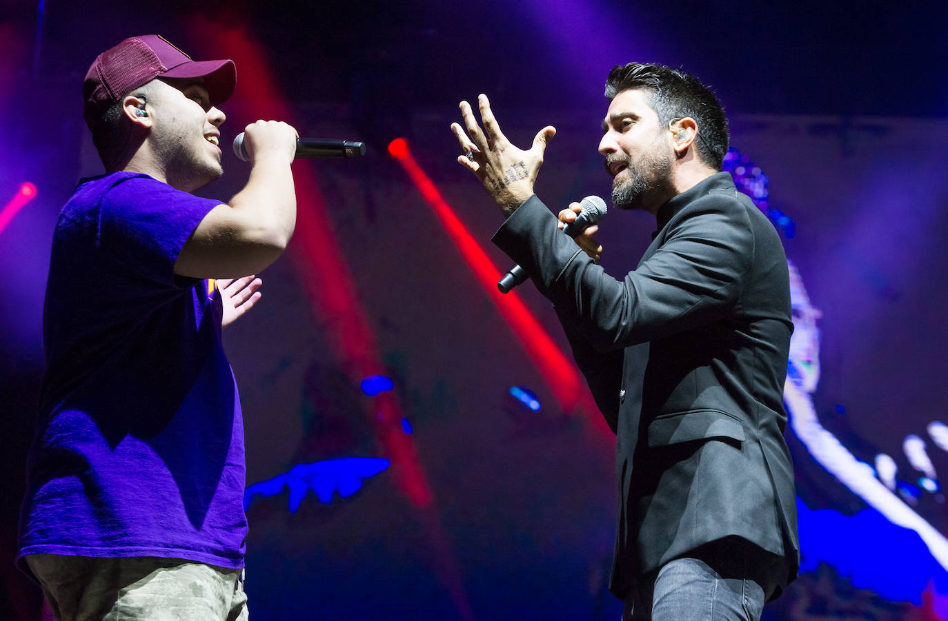 Fotos: Alex Ubago arrasa en Sagües