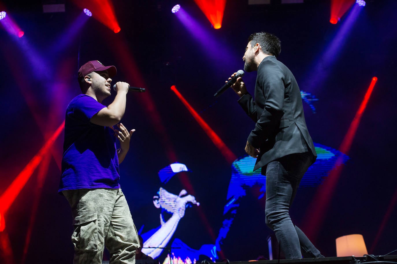 Fotos: Alex Ubago arrasa en Sagües