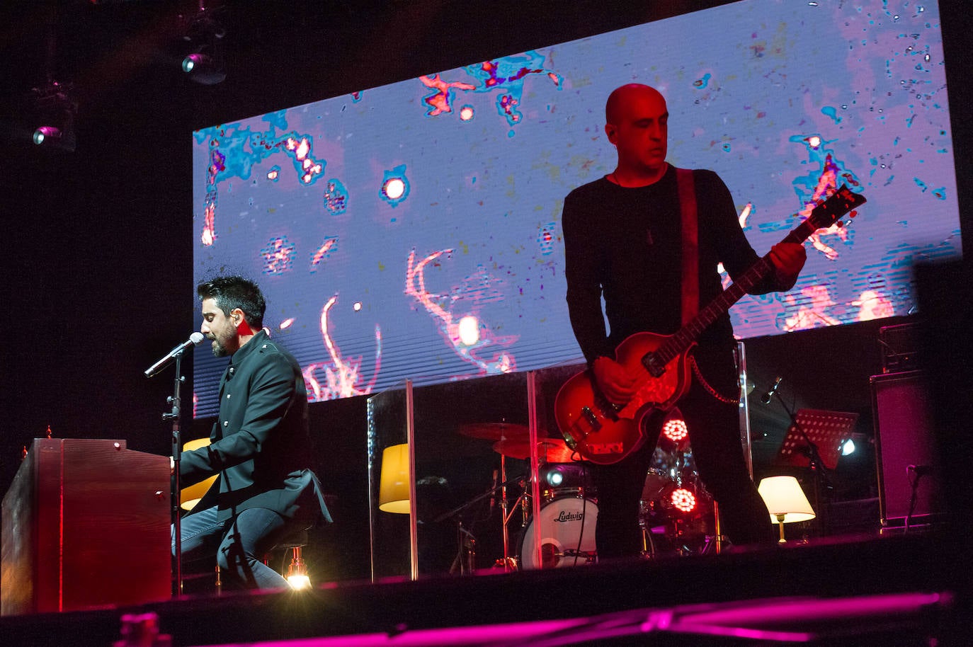 Fotos: Alex Ubago arrasa en Sagües