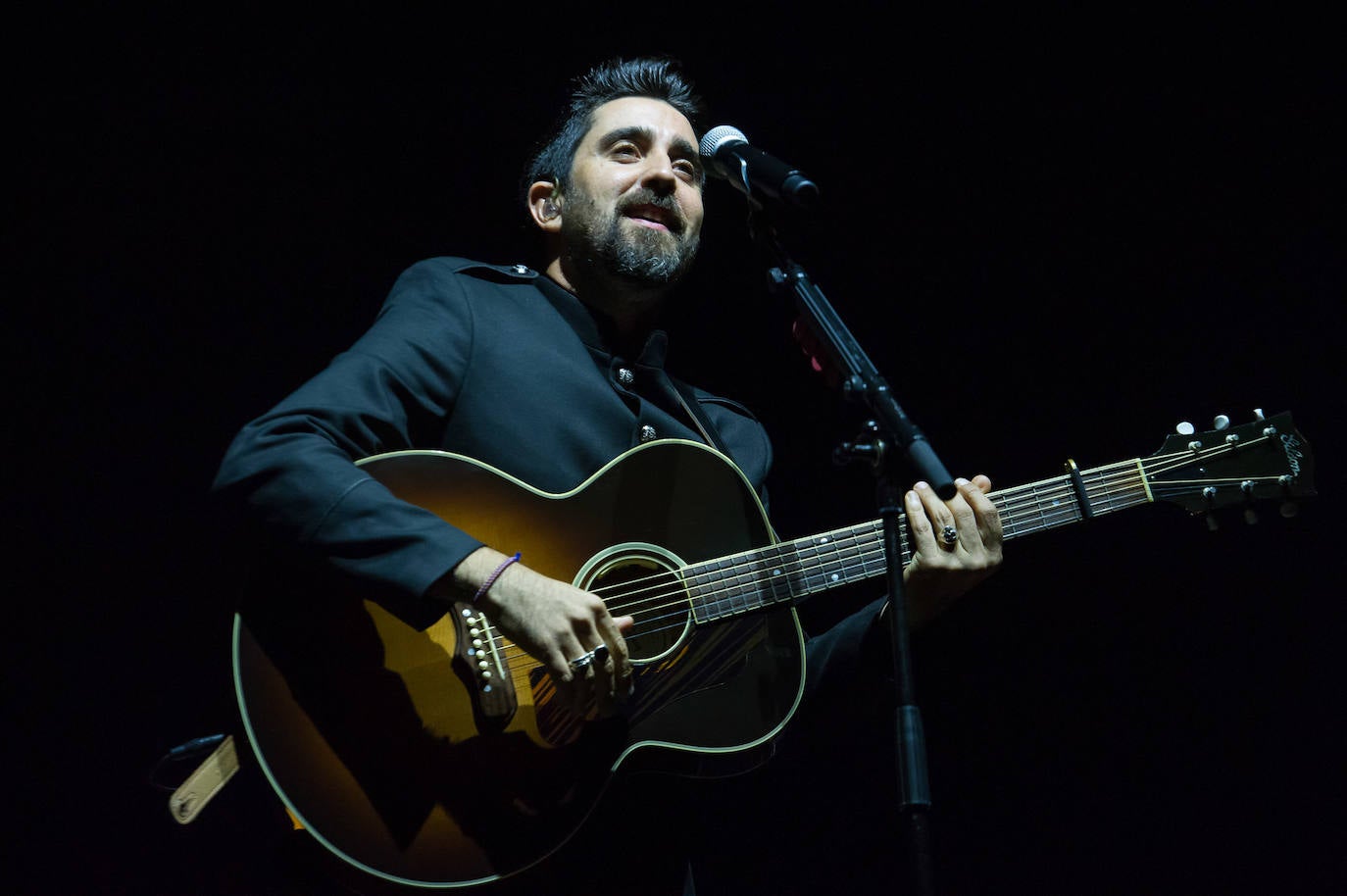 Fotos: Alex Ubago arrasa en Sagües