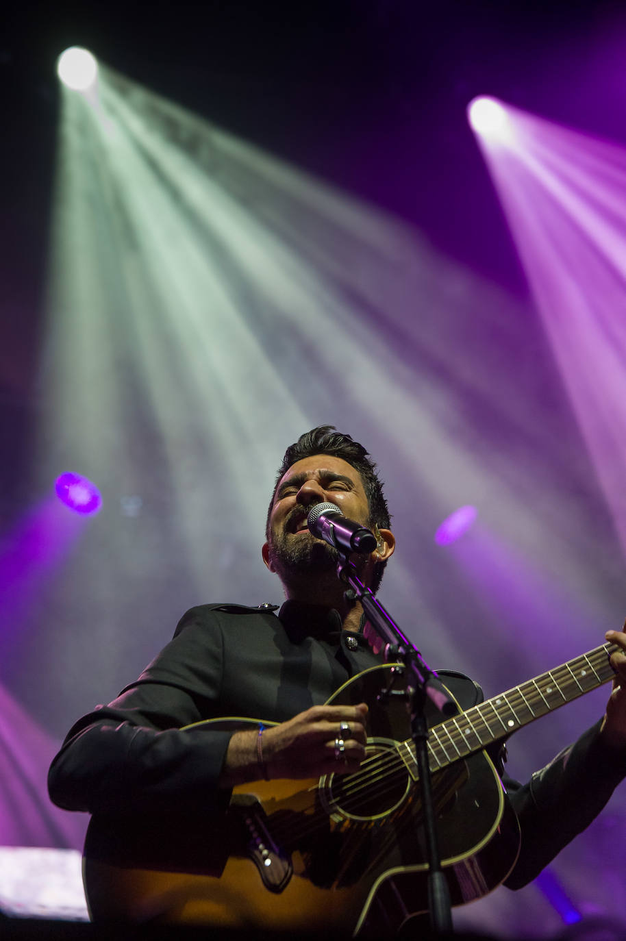 Fotos: Alex Ubago arrasa en Sagües