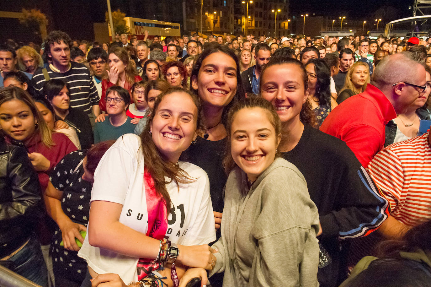 Fotos: Alex Ubago arrasa en Sagües