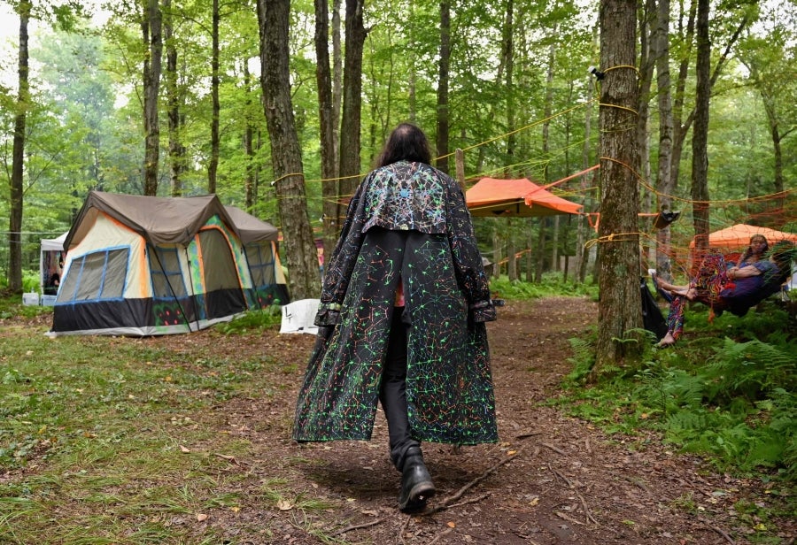 Woodstock se ha convertido en un festival de referencia para los amantes de la naturaleza, la música y la historia. Situada al norte de Nueva York, la ciudad que da su nombre al Festival fue el refugio de grandes músicos como Bob Dylan o Jimmy Hendrix. Actualmente, recibe la visita de cientos de personas que desean pasar un fin de semana rodeados de buenas vibraciones, música, paz y amor. 