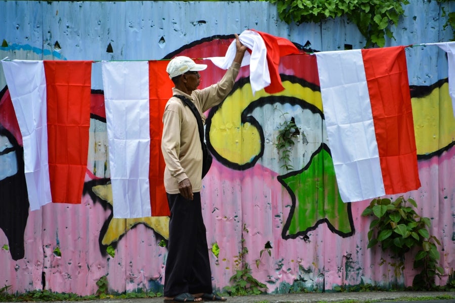 En Banda Aceh, Indonesia, celebran el 74 aniversario de la Independencia del país con un gran carnaval que reúne a vecinos y estudiantes entorno a creativas creaciones. 