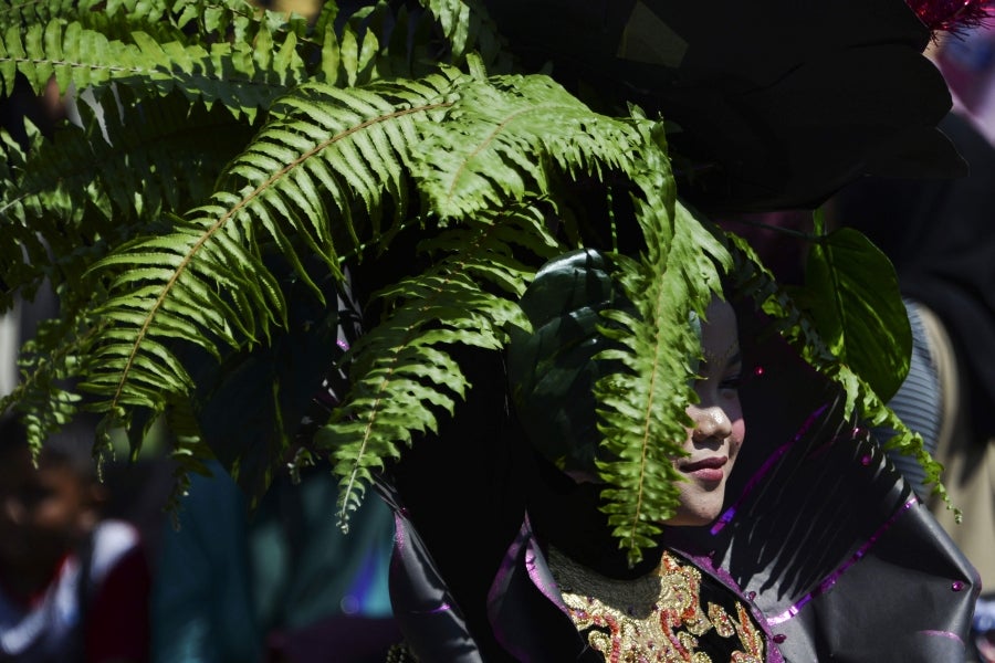 En Banda Aceh, Indonesia, celebran el 74 aniversario de la Independencia del país con un gran carnaval que reúne a vecinos y estudiantes entorno a creativas creaciones. 