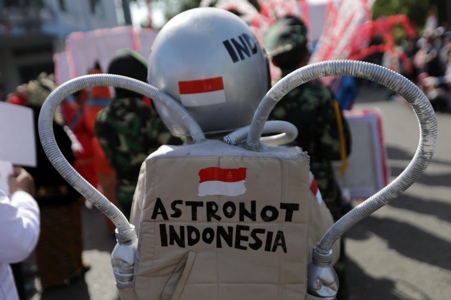 En Banda Aceh, Indonesia, celebran el 74 aniversario de la Independencia del país con un gran carnaval que reúne a vecinos y estudiantes entorno a creativas creaciones. 
