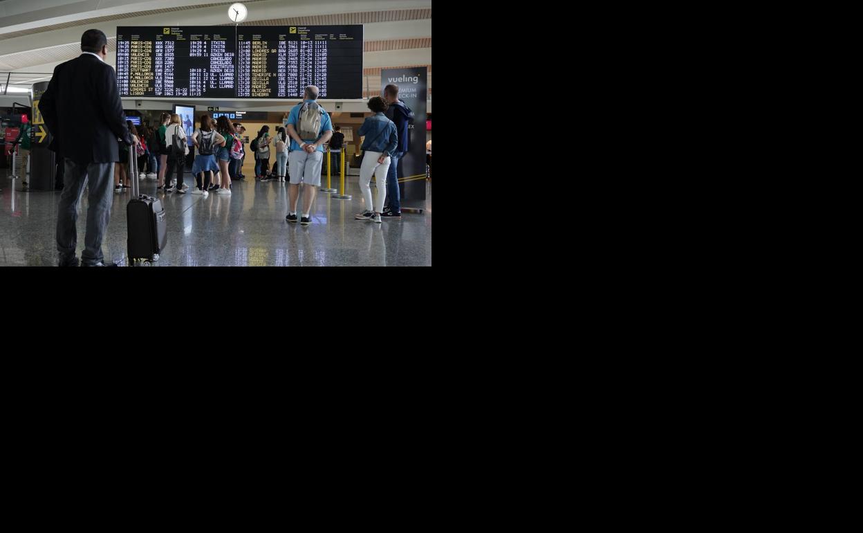 Nuevos paros hoy del personal del servicio de tierra de Iberia en el aeropuerto de Loiu