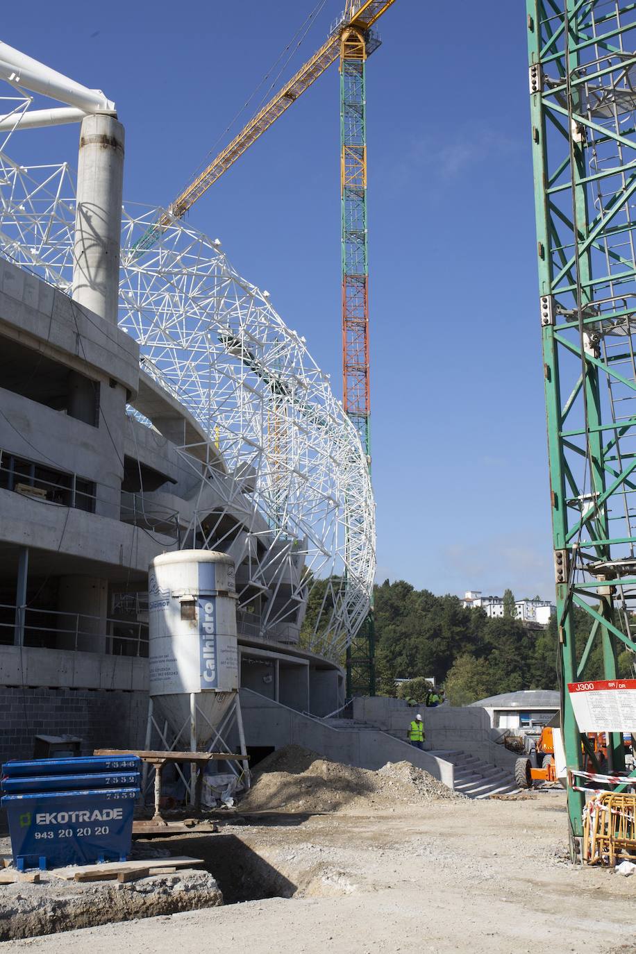 Fotos: Los nuevos asientos llegan al estadio de Anoeta