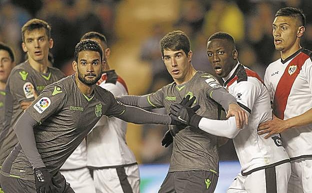 Llorente, Willian José y Aritz aparecen en la visita de enero a Vallecas en la que el brasileño rescató un punto para la Real después de ir perdiendo por 2-0. :: 