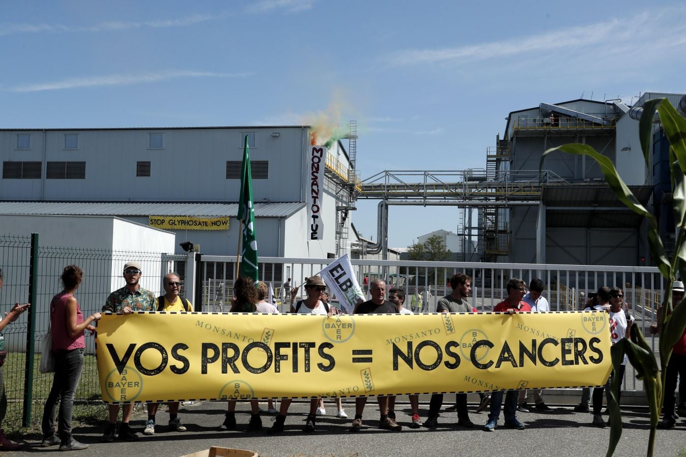 Un despliegue de seguridad sin precedentes blinda el G-7 mientras algunos ciudadanos muestran su descontento con protestas originales.