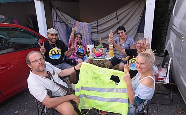 La cuadrilla de chalecos amarillos de Pau se desplazó el miércoles hasta el campamento de Urruña, donde se alojarán hasta mañana.