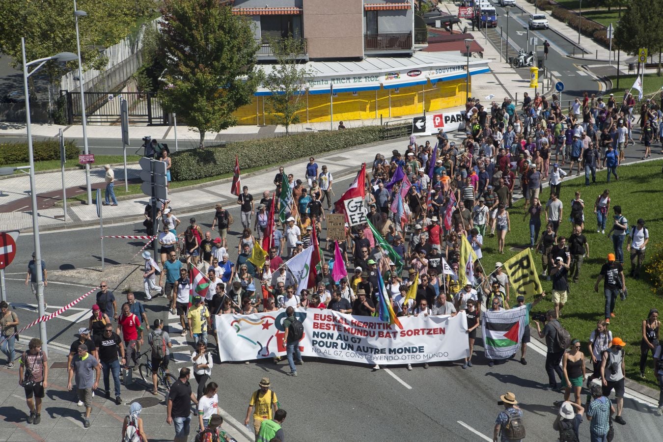 Fotos: La marcha de la contracumbre G-7, en imágenes