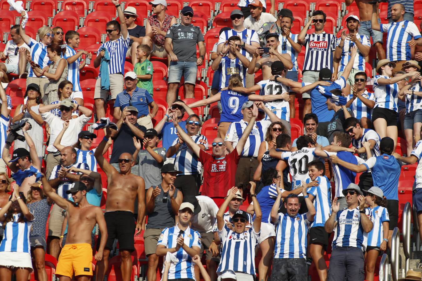 El recién ascendido Mallorca y la Real Sociedad se miden en Son Moix. 