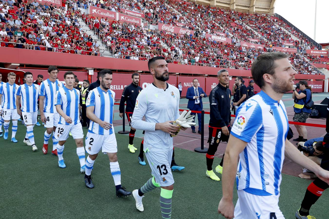 El recién ascendido Mallorca y la Real Sociedad se miden en Son Moix. 