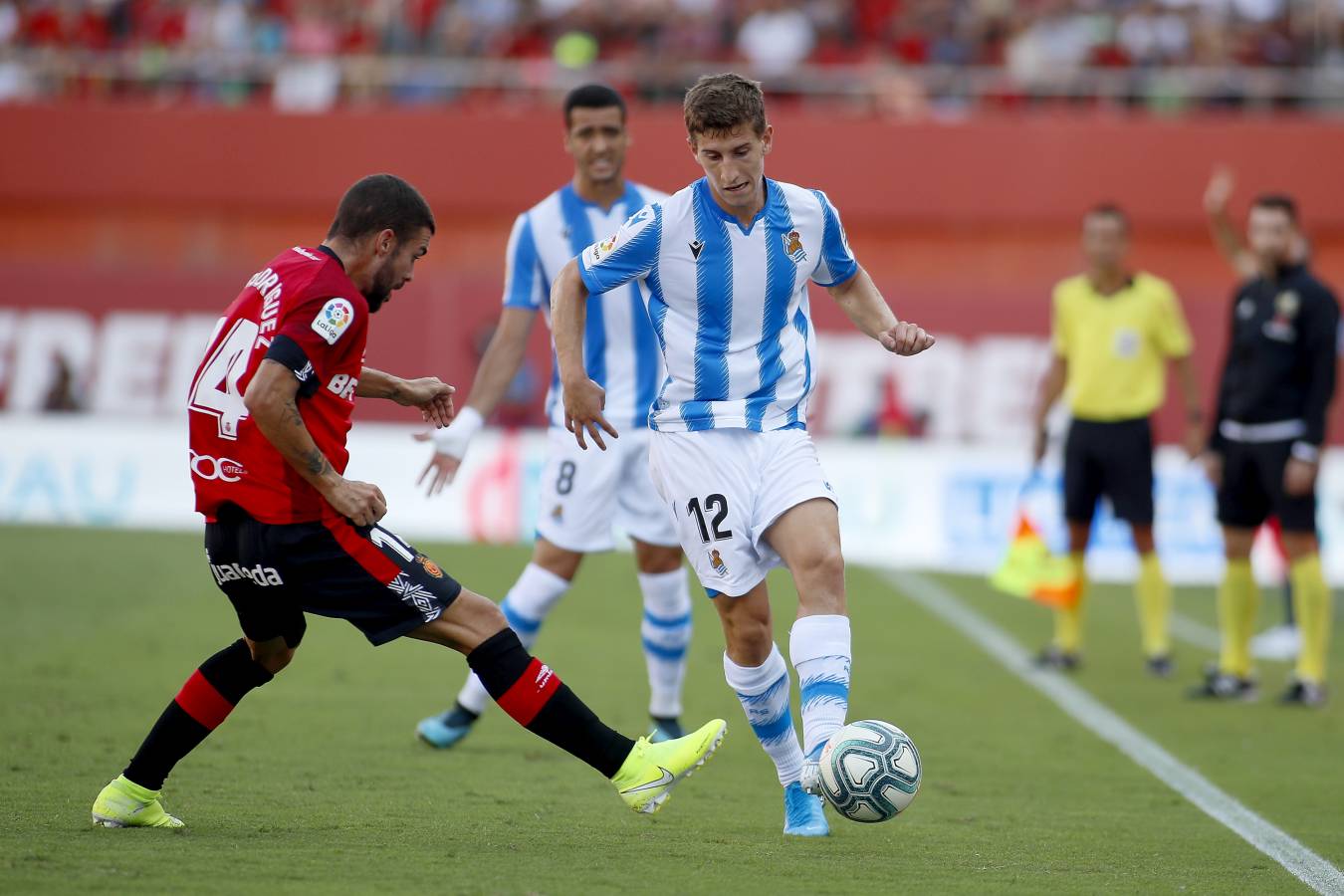 El recién ascendido Mallorca y la Real Sociedad se miden en Son Moix. 