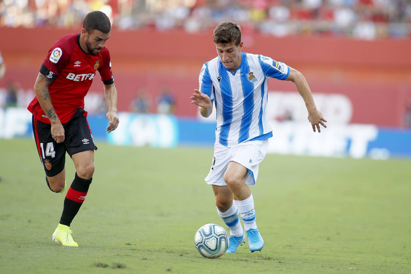 El recién ascendido Mallorca y la Real Sociedad se miden en Son Moix. 