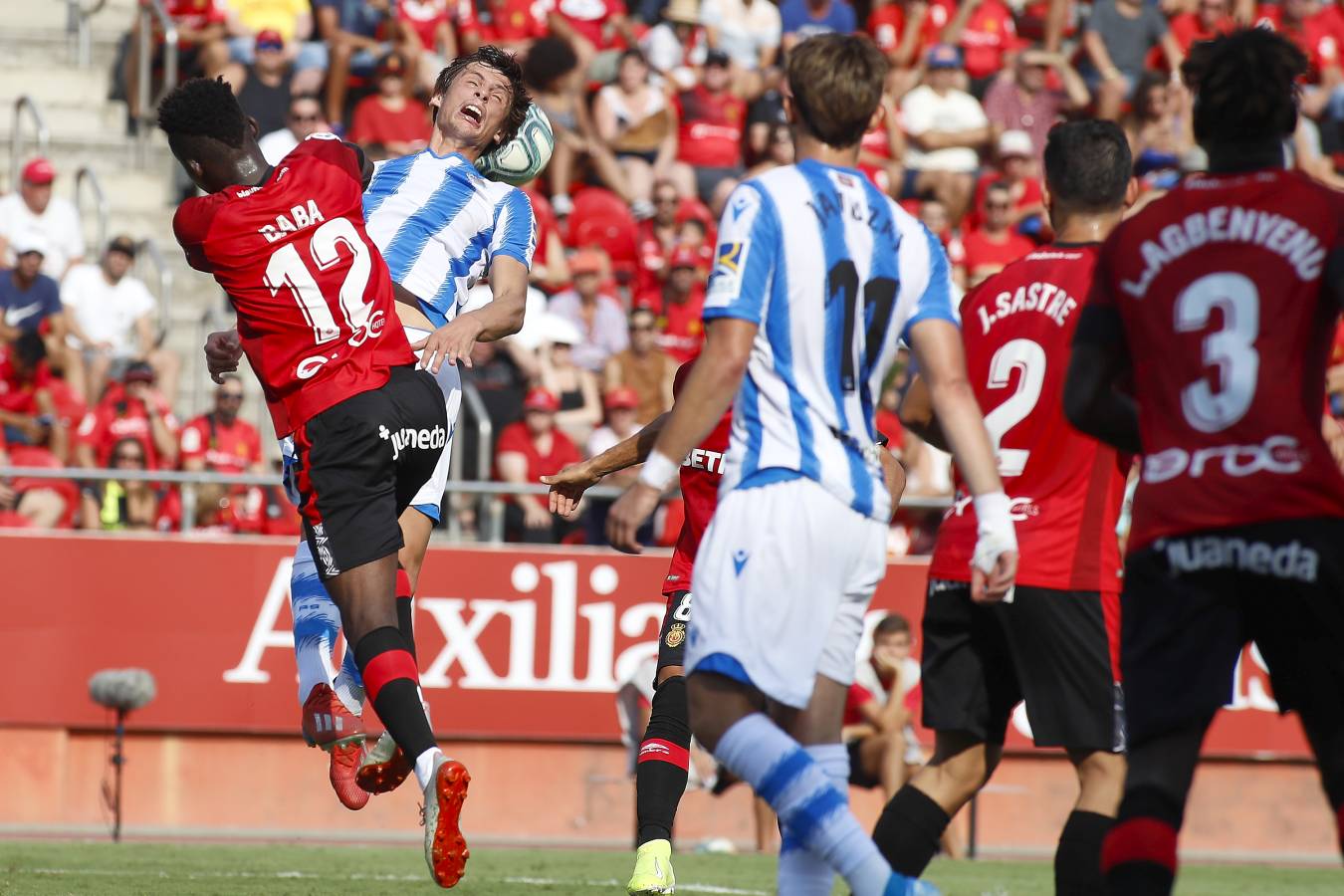 El recién ascendido Mallorca y la Real Sociedad se miden en Son Moix. 