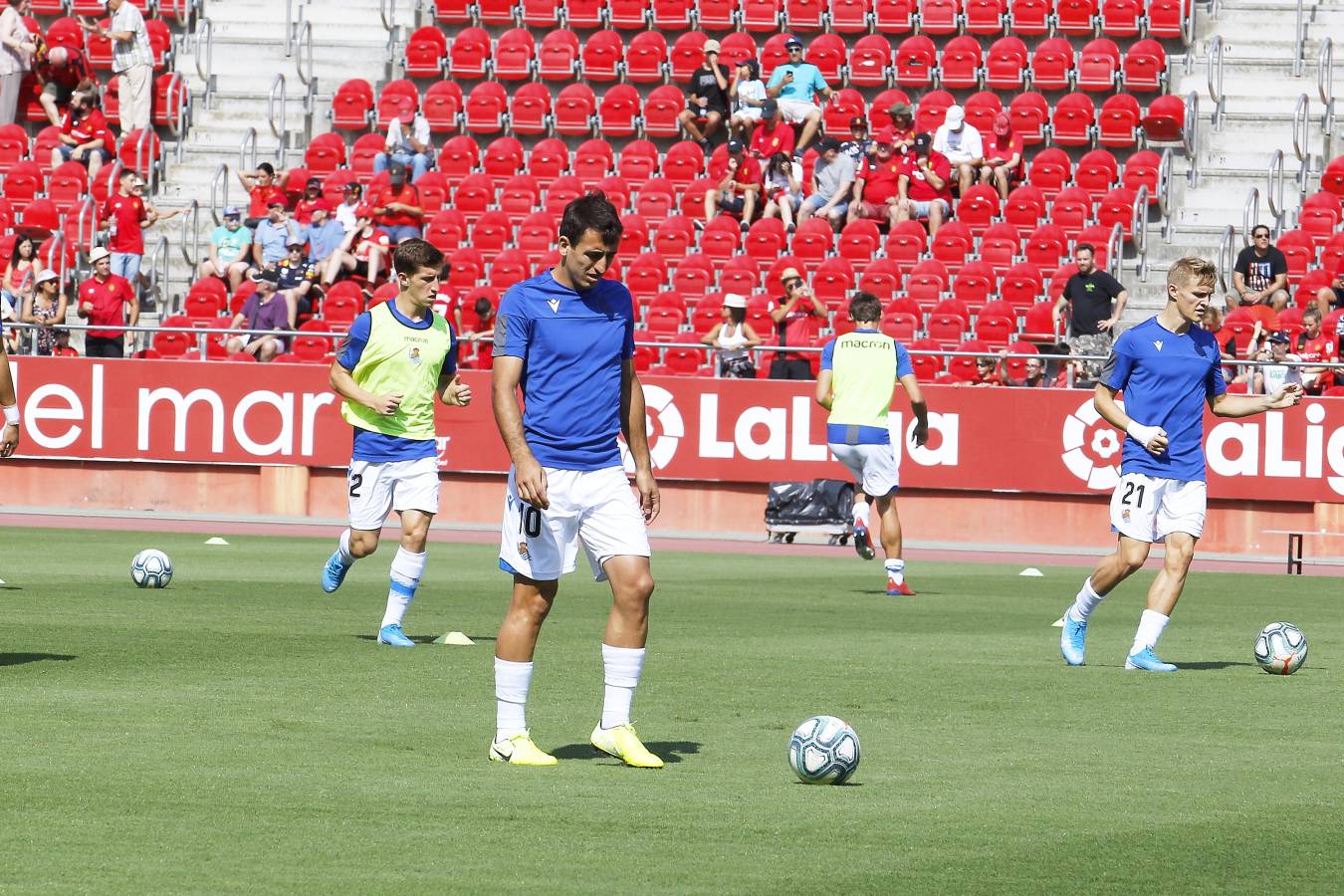 El recién ascendido Mallorca y la Real Sociedad se miden en Son Moix. 