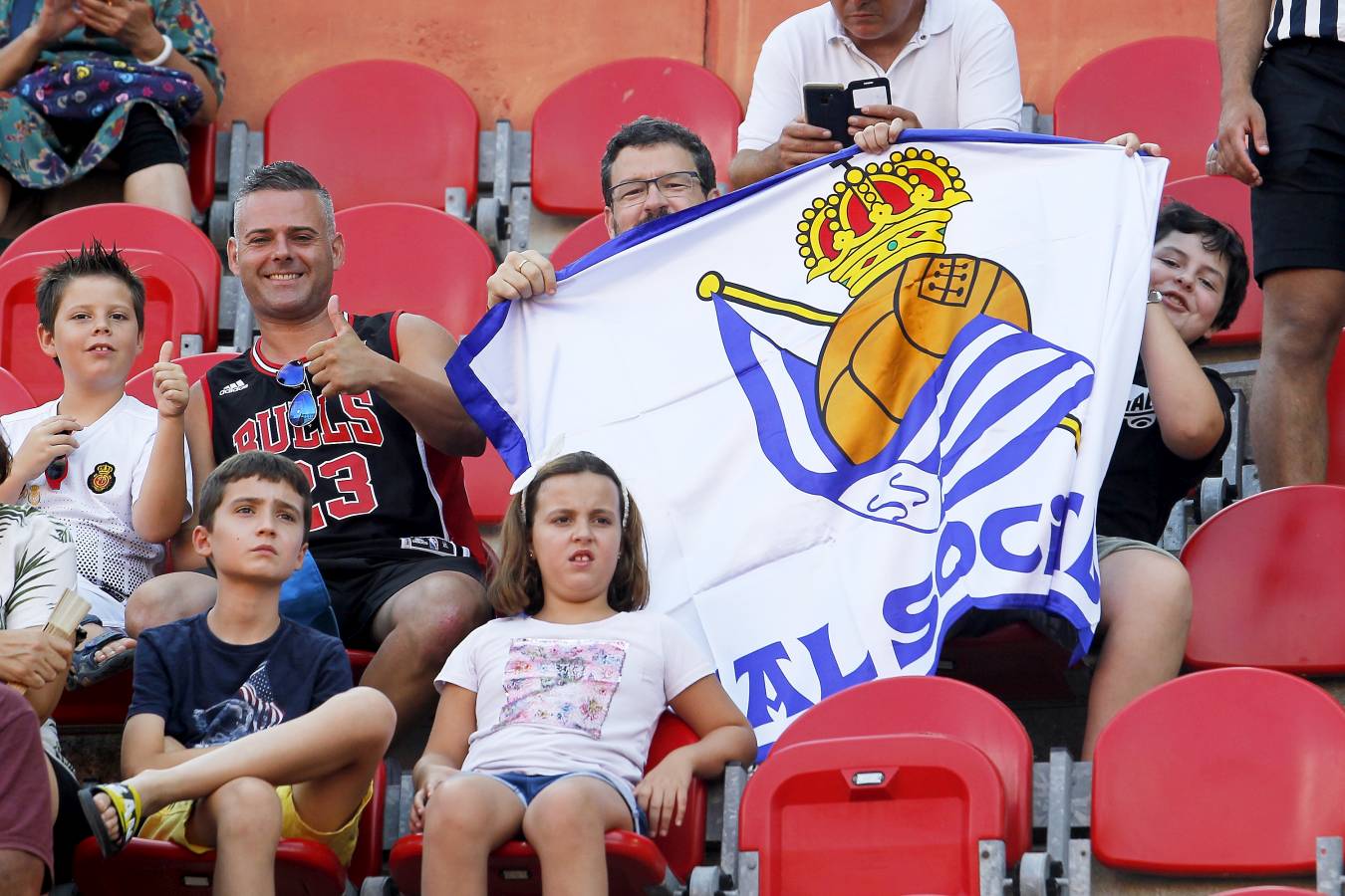 El recién ascendido Mallorca y la Real Sociedad se miden en Son Moix. 