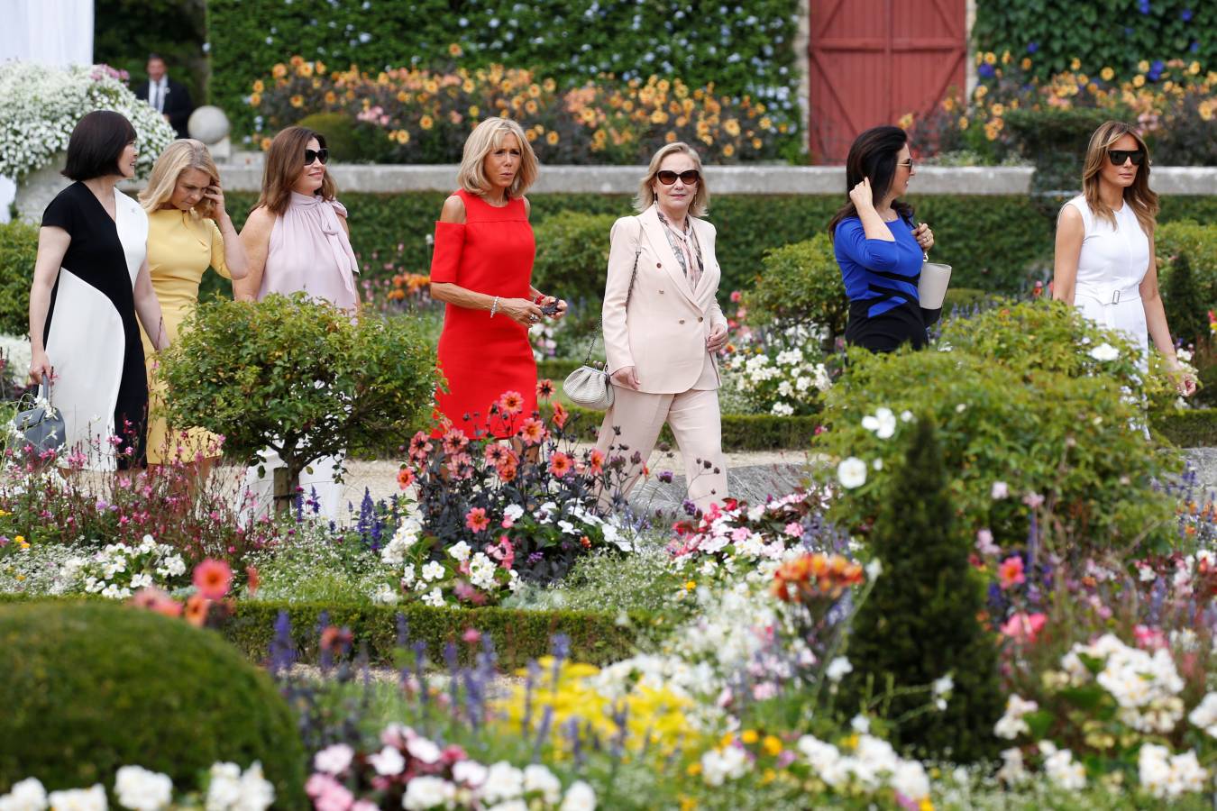 Mientras ellos (y Merkel) se reunían en Biarritz con motivo de la cumbre del G-7, ellas han aprovechado para realizar de forma conjunta diferentes actividades. Han ido a comprar pimientos, han presenciado un aurresku, han visto un partido de pelota... No han parado. 
