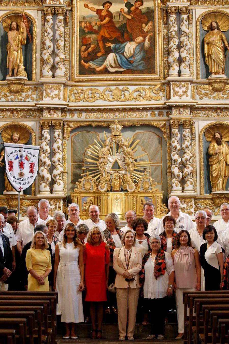 Mientras ellos (y Merkel) se reunían en Biarritz con motivo de la cumbre del G-7, ellas han aprovechado para realizar de forma conjunta diferentes actividades. Han ido a comprar pimientos, han presenciado un aurresku, han visto un partido de pelota... No han parado. 