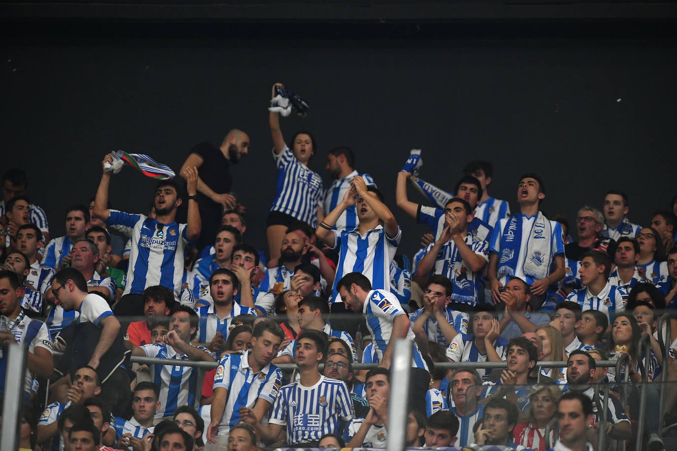 Fotos: Buen ambiente entre las aficiones