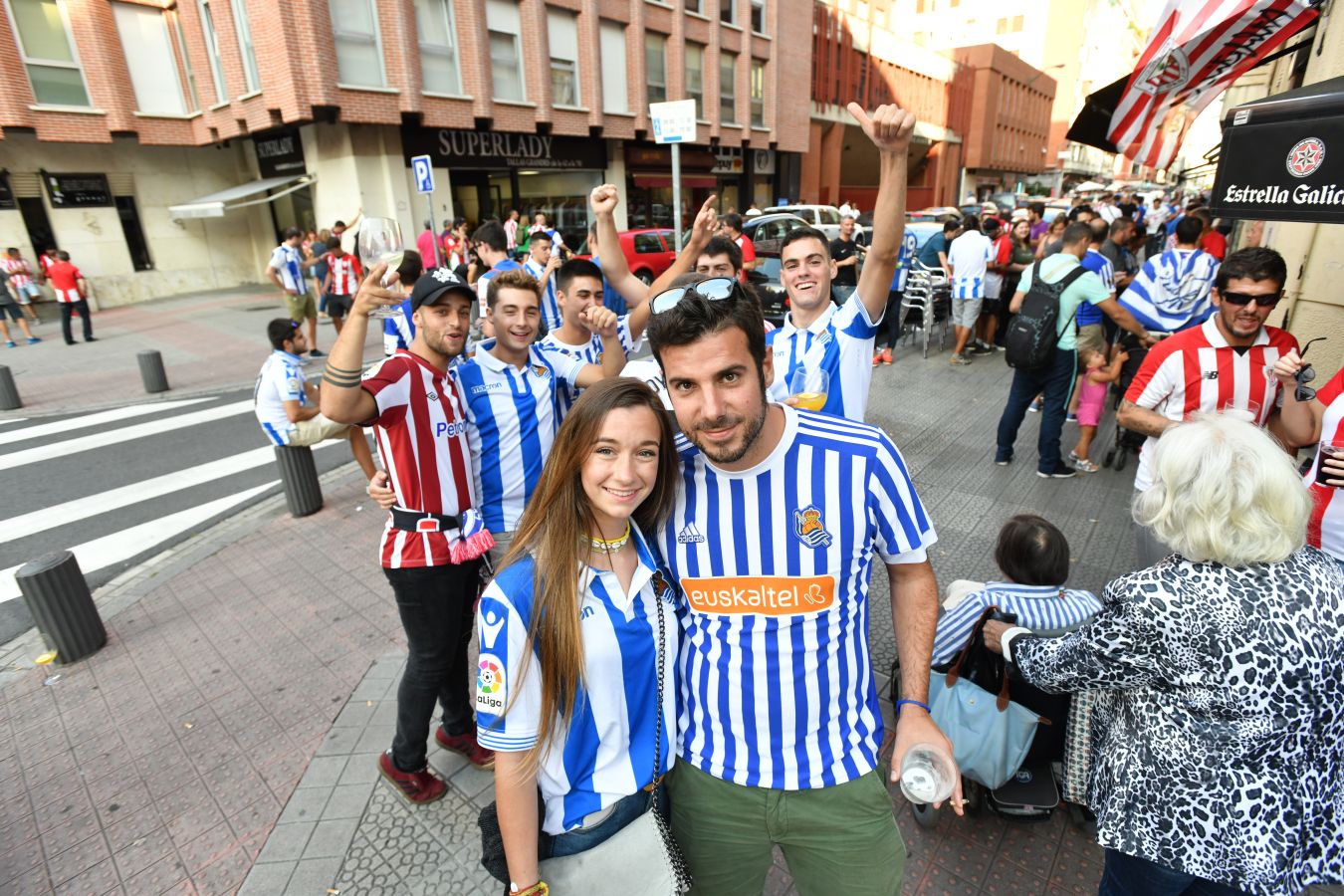 Fotos: Buen ambiente entre las aficiones