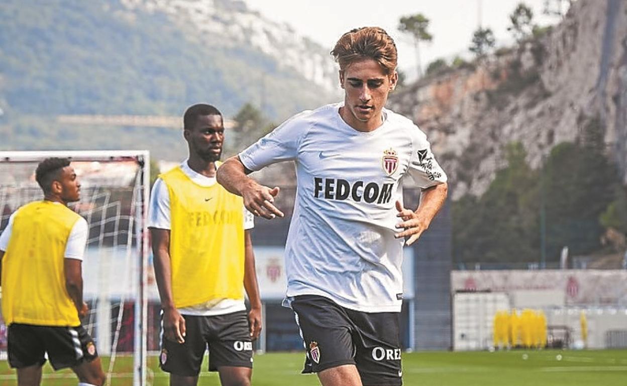 Robert Navarro, con el filial del Mónaco en una sesión.