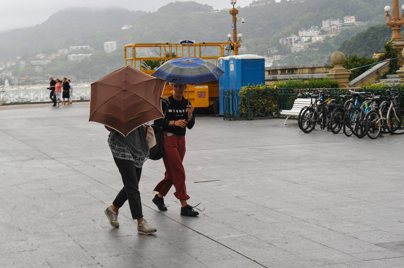Fotos: Un fuerte chaparrón cae sobre Gipuzkoa