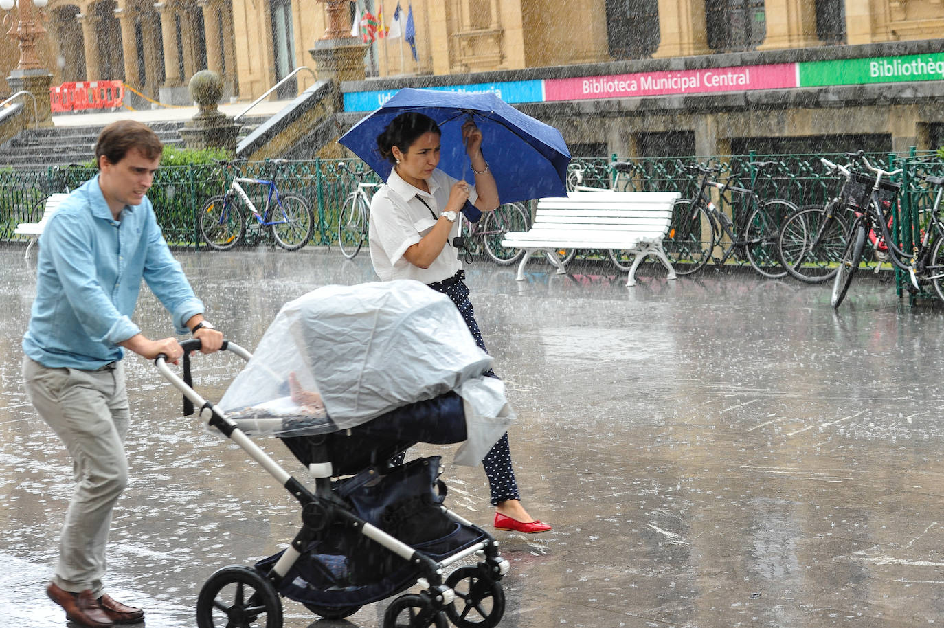 Fotos: Un fuerte chaparrón cae sobre Gipuzkoa