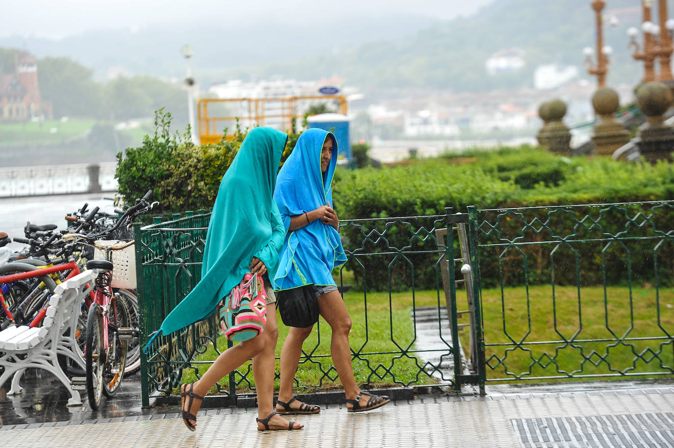 Fotos: Un fuerte chaparrón cae sobre Gipuzkoa