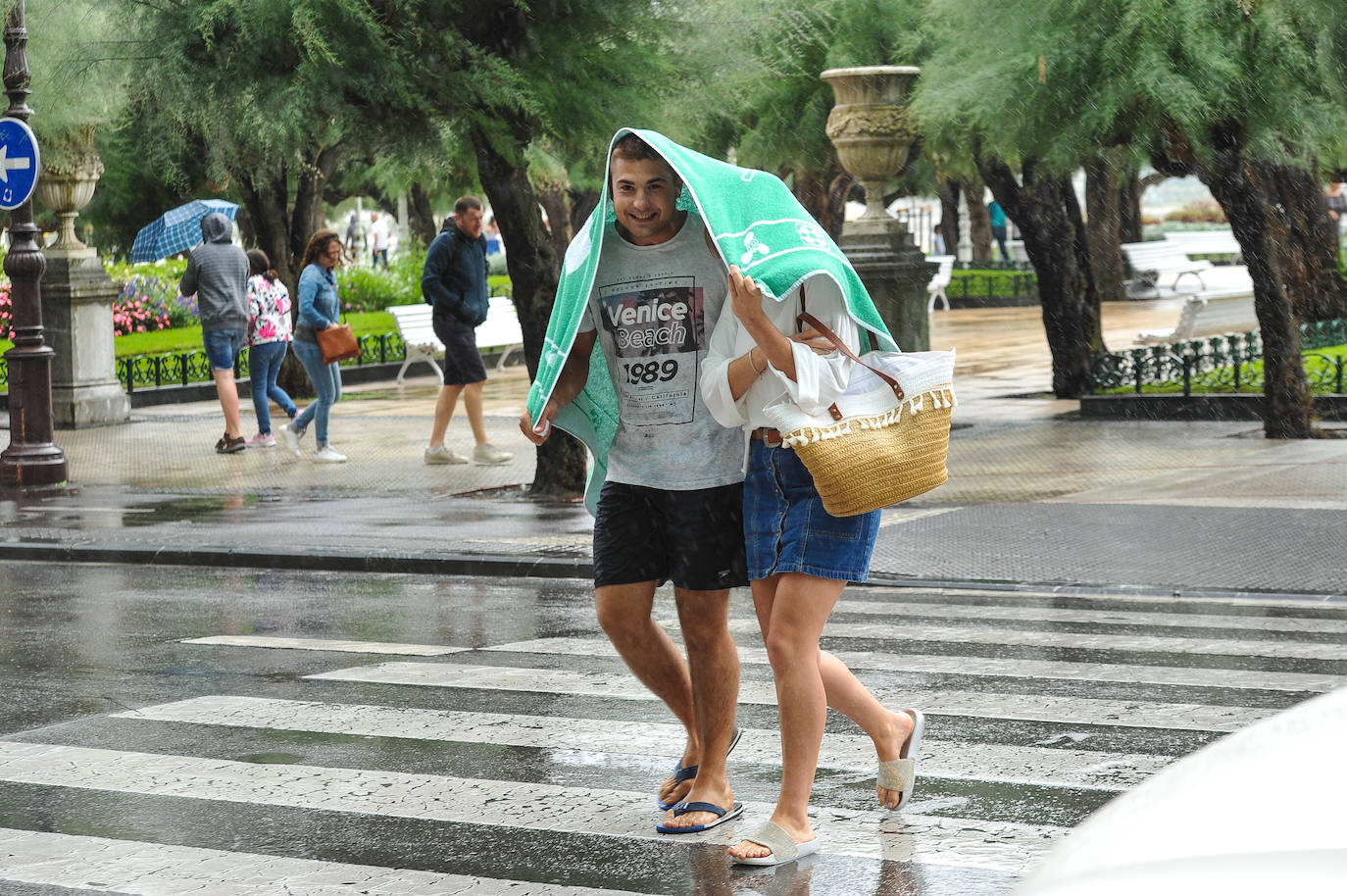 Fotos: Un fuerte chaparrón cae sobre Gipuzkoa