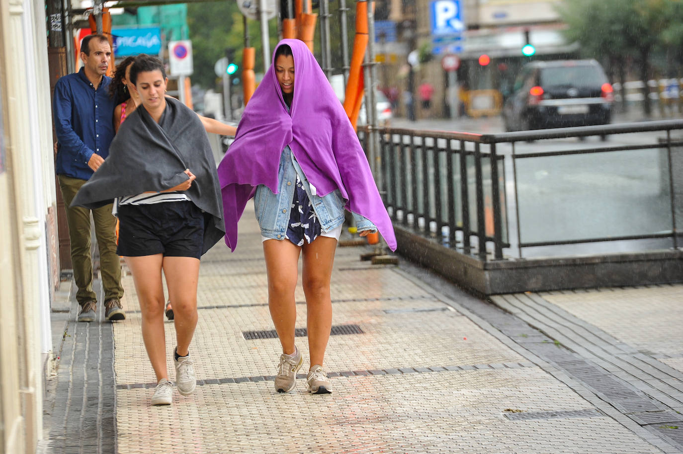 Fotos: Un fuerte chaparrón cae sobre Gipuzkoa