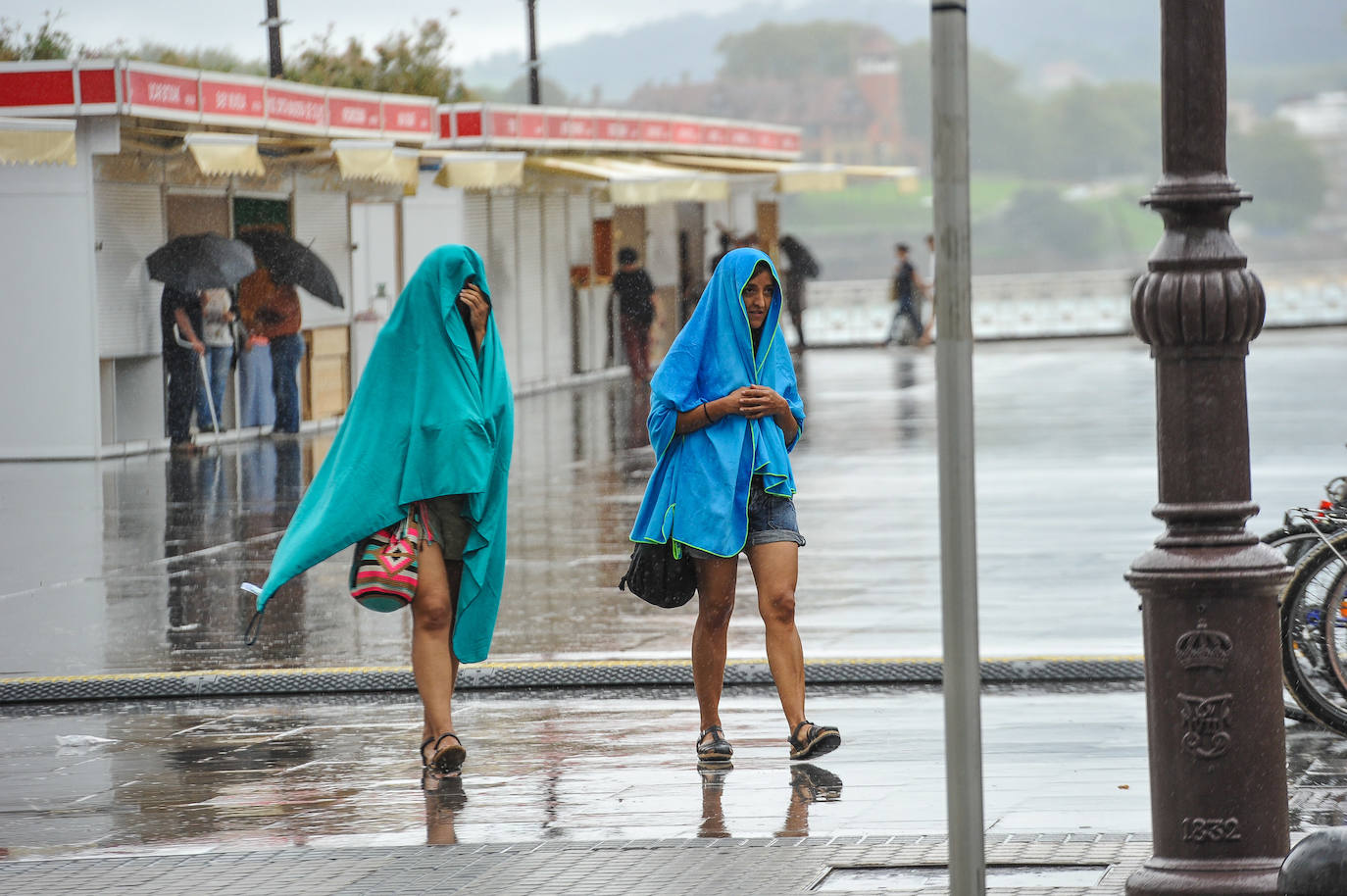 Fotos: Un fuerte chaparrón cae sobre Gipuzkoa