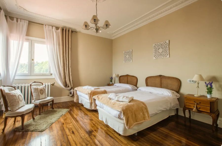 Desde esta villa se divisa el ratón de Getaria 