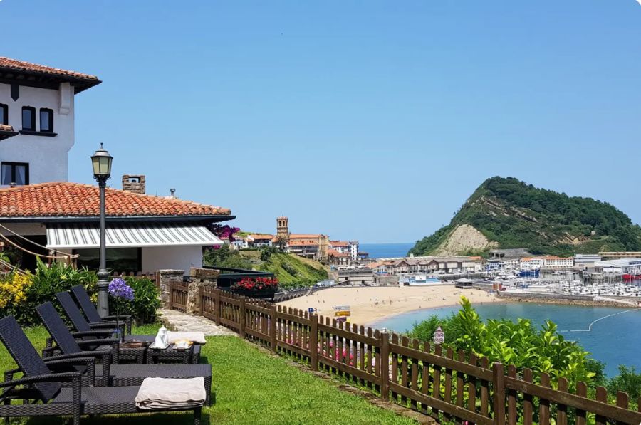 Desde esta villa se divisa el ratón de Getaria 