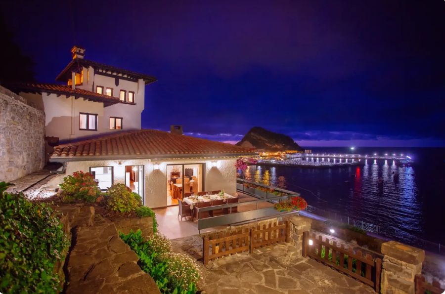 Desde esta villa se divisa el ratón de Getaria 