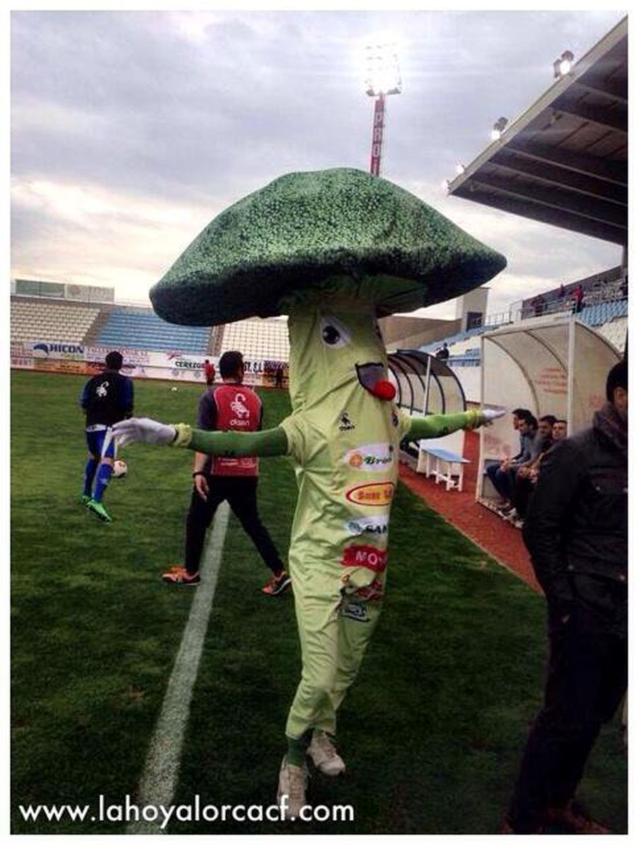 Brócoli es la mascota del Lorca debido a una directiva de 20 personas, muchas ligadas al sector del brócoli.