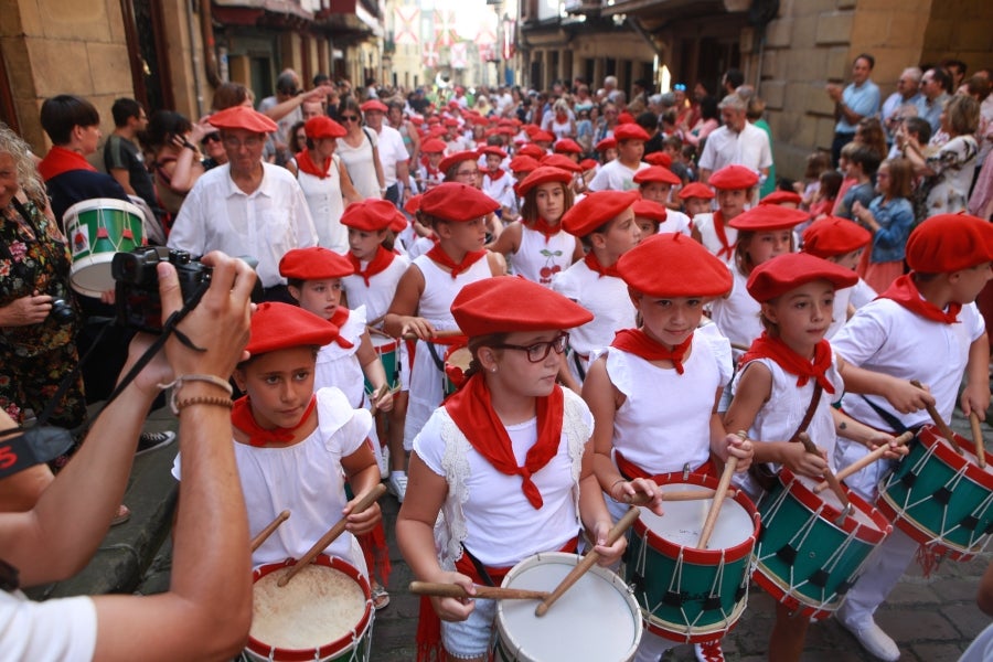 Fotos: Tamborrada infantil, Gigantes y Cabezudos dan comienzo a las fiestas