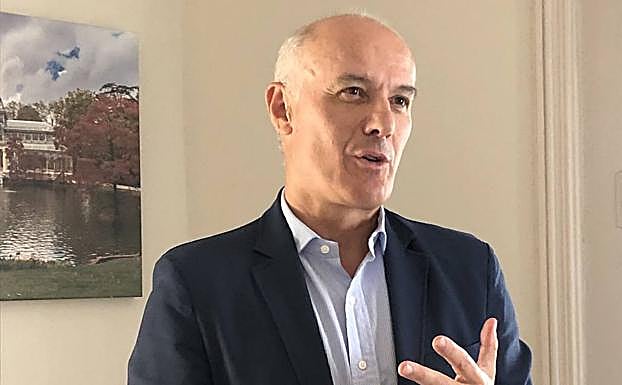 Narciso Michavila explica los datos de las últimas encuestas en su despacho de la consultora GAD3.