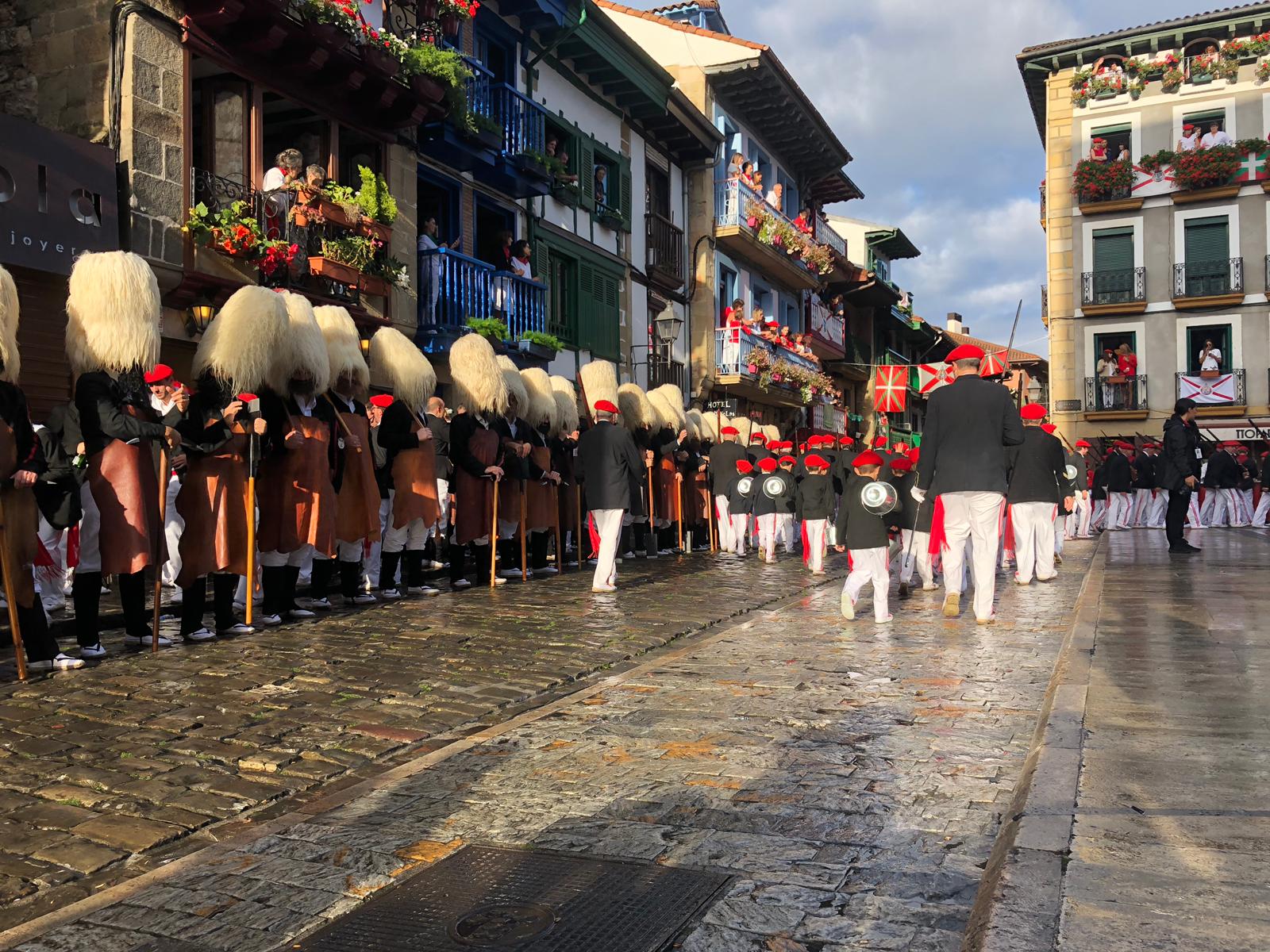 Fotos: Hondarribia se vuelca con el Alarde