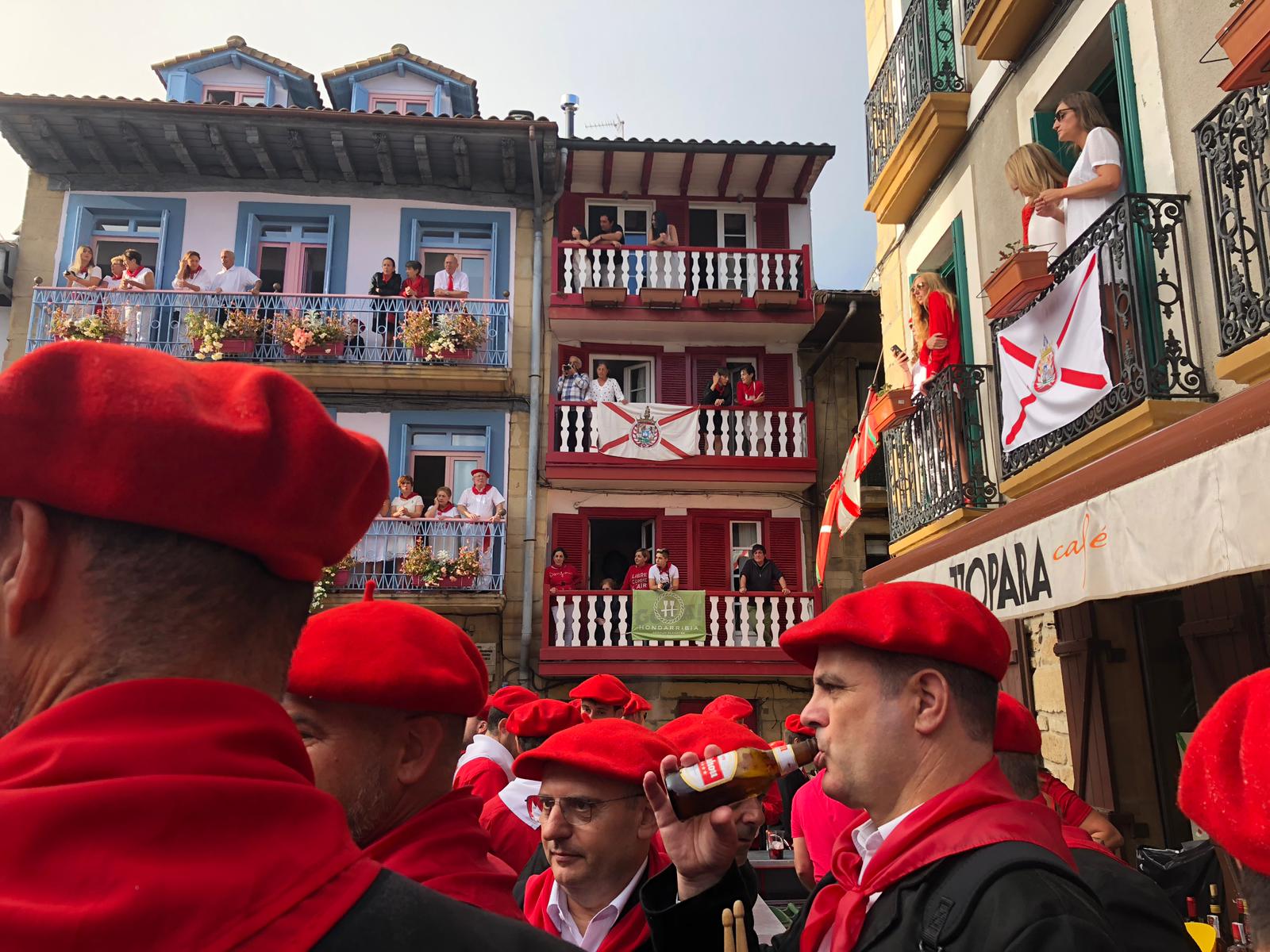 Fotos: Hondarribia se vuelca con el Alarde