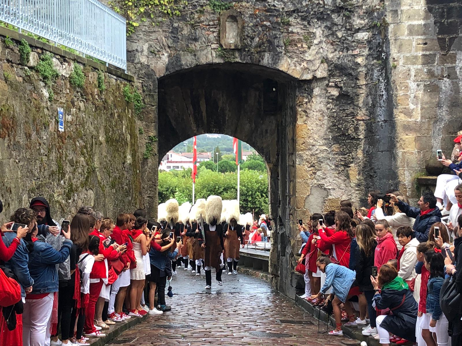 Fotos: Hondarribia se vuelca con el Alarde