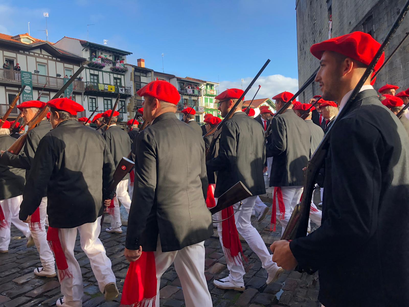 Fotos: Hondarribia se vuelca con el Alarde